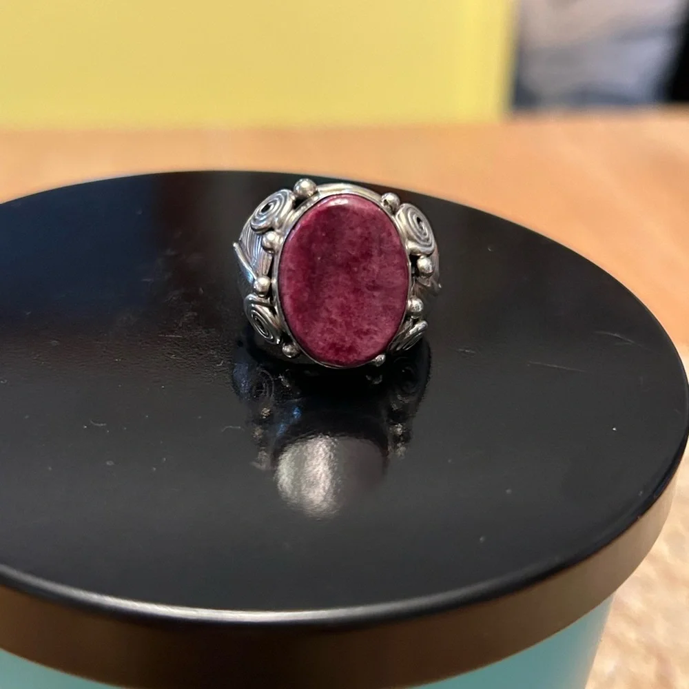 Native American Sterling Ring with Sugilite - signed - Picture 6 of 6